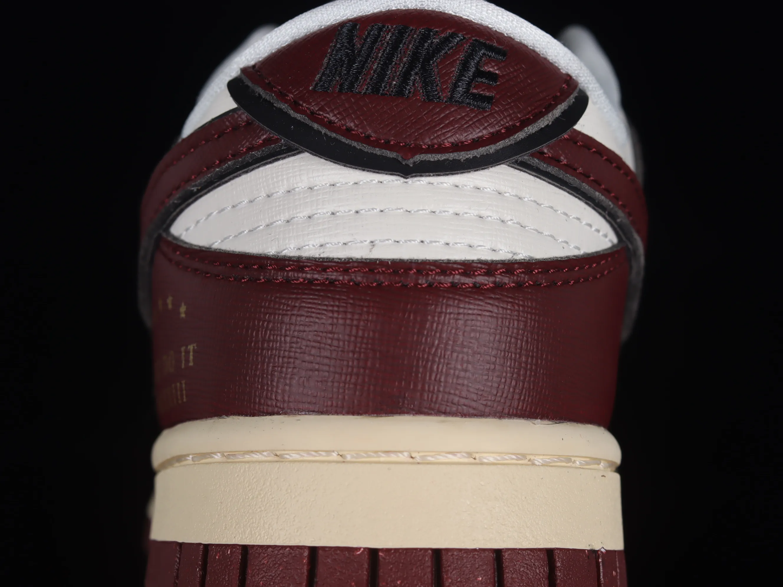 All categories Nk SB Dunk Series Nk SB Dunk Low low-top sneakers Cost-effective version Nk Dunk Low "Team Red" metal buckle burgundy SB low-top sports and leisure sneakers DV1160-101